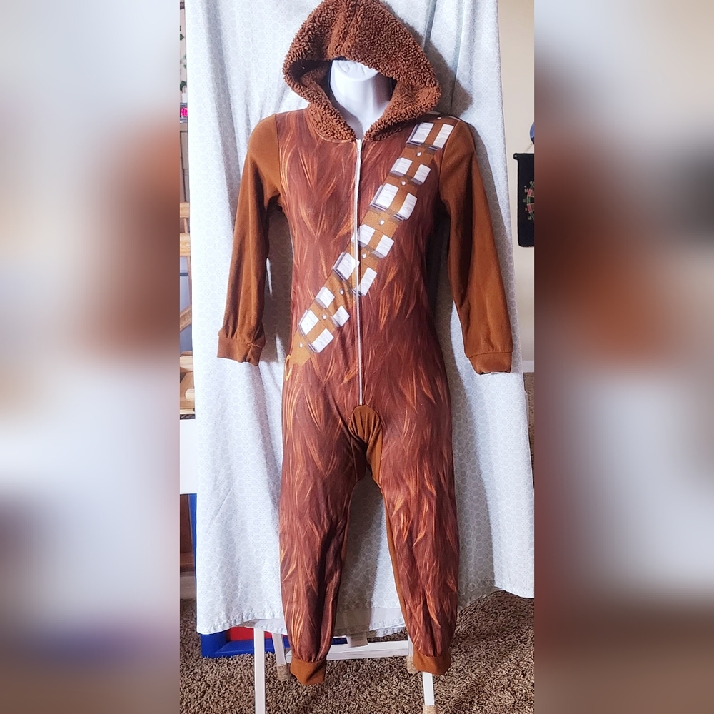 Halloween costume for kids.  Size 8.  Comfy cool fabric.